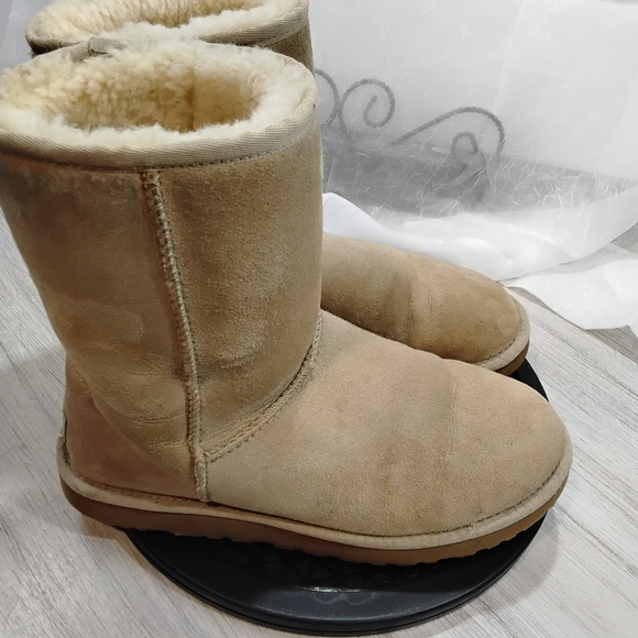 UGG Womens Classic Short Natural Sand Boots Booties Wool Fleece Lining SIZE 9 - Picture 2 of 13